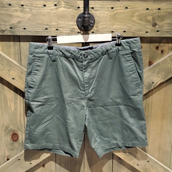 SLIM CHINO BLUE CROWN ARMY GREEN SHORTS SIZE 38 TILLYS CLASSIC NORMCORE - Picture 1 of 6